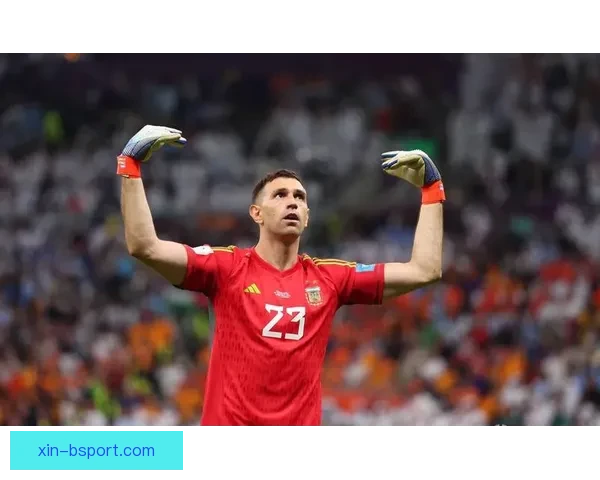 埃米利亚诺马丁内斯蝉联雅辛奖引发法国球迷不满与嘘声声浪